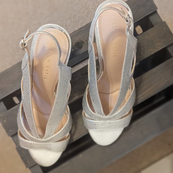 Kelly and Katie Silver Heels Size 9 - Picture 8 of 9